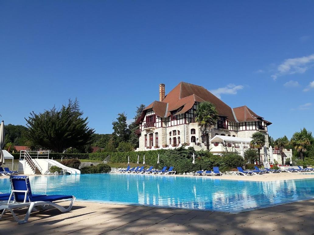 Chateau Cazaleres