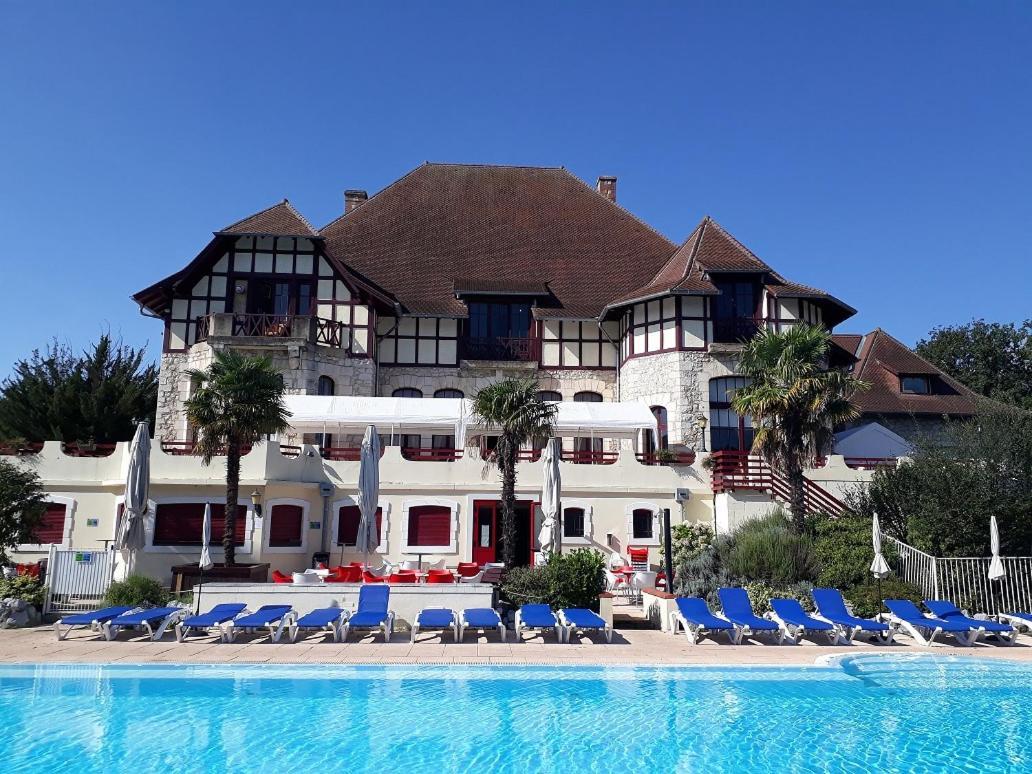 Holiday home Chateau Cazaleres *